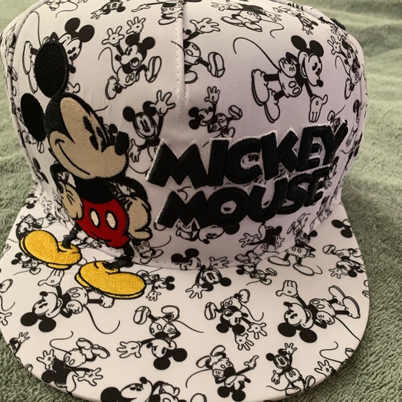 Mickey Mouse hat - Picture 1 of 3